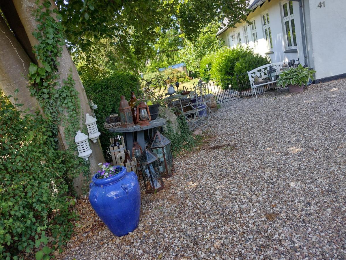 Den Gamle Apotekergaard Bed & Breakfast Hong Exterior photo